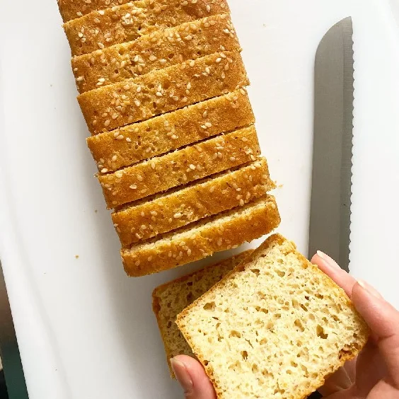 Pão de forma low carb fatiado